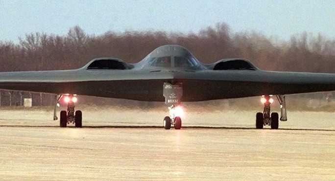 Mỹ điều máy bay ném bom tàng hình B-2 dằn mặt Trung Quốc - Ảnh 1.
