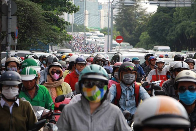 Kẹt xe nghiêm trọng trên đường Nguyễn Hữu Cảnh - Ảnh 8.