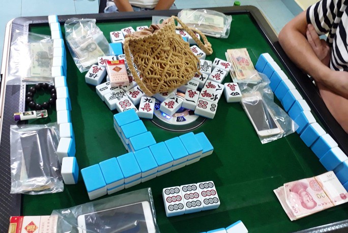 Du khách Trung Quốc ở Nha Trang: Hàng loạt hình ảnh phản cảm - Ảnh 6.