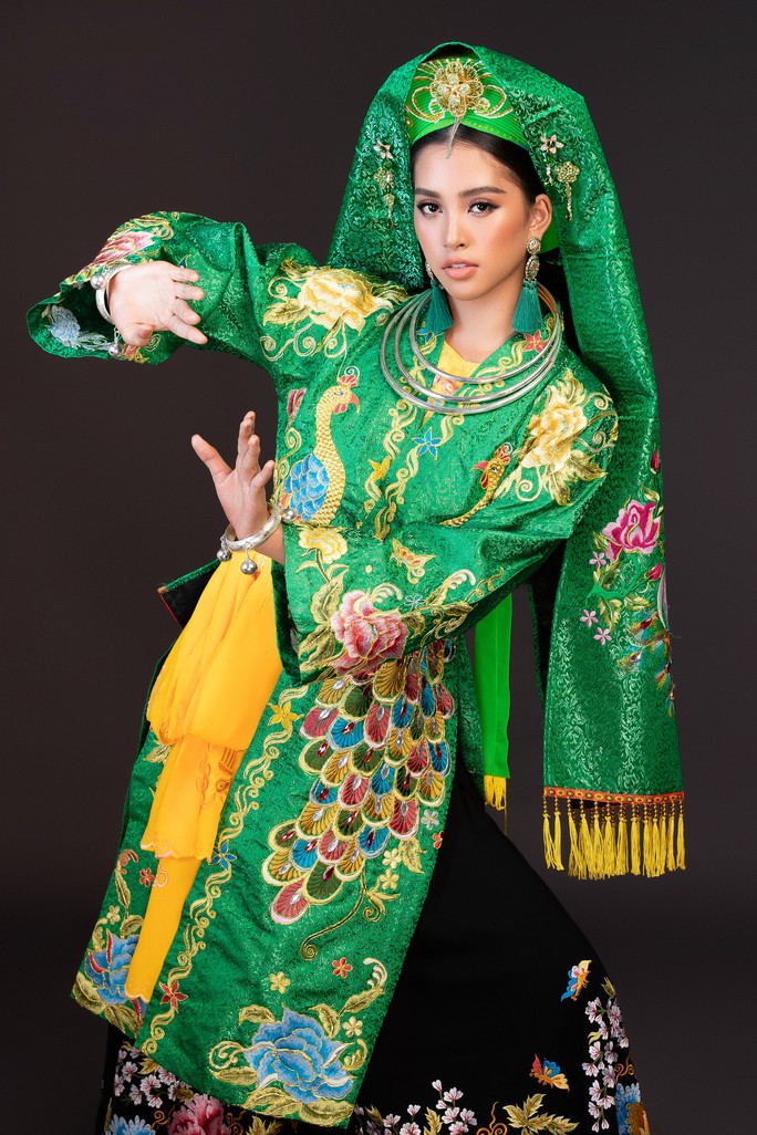 Hoa hậu Tiểu Vy lên đồng tại Miss World 2018 - Ảnh 1.
