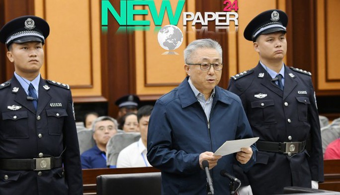 Trung Quốc: Kẻ thao túng pháp luật ngã ngựa, kéo 100 quan tham đi theo - Ảnh 1.