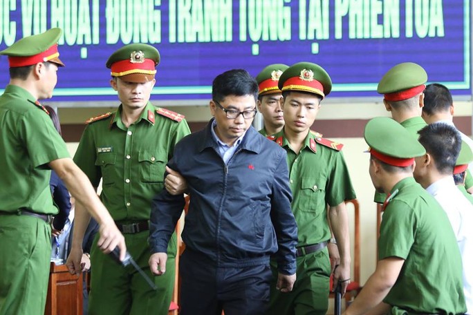 Ông trùm Nguyễn Văn Dương và ông Nguyễn Thanh Hóa đốp chát nhau tại tòa - Ảnh 2.