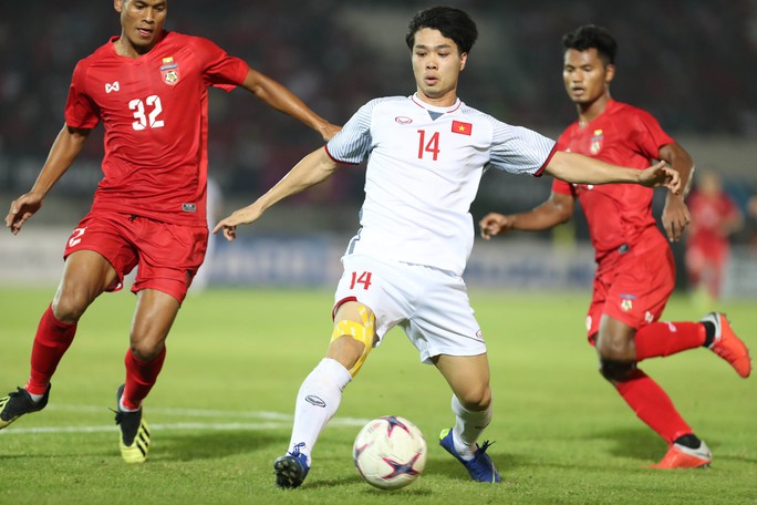 HLV Park Hang Seo: Hãy để Công Phượng đá với Văn Toàn! - Ảnh 1.