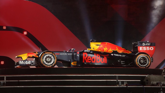 Cận cảnh siêu xe đua F1 ra mắt tại Hoàng thành Thăng Long - Ảnh 9.