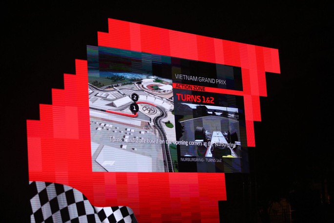 Cận cảnh siêu xe đua F1 ra mắt tại Hoàng thành Thăng Long - Ảnh 15.