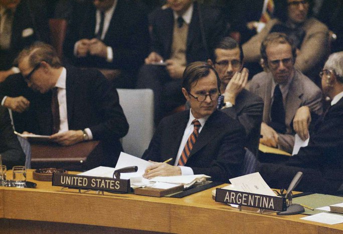 Những cột mốc đáng nhớ trong cuộc đời ông Bush “cha” - Ảnh 2.