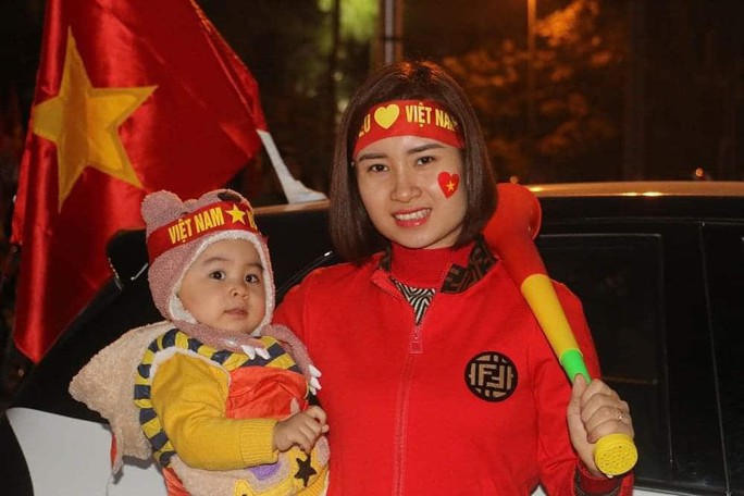 Trắng đêm ăn mừng Việt Nam lên ngôi vô địch Đông Nam Á - Ảnh 44.