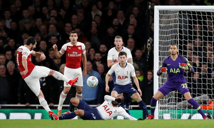 Arsenal thảm bại trước Tottenham, Chelsea hẹn derby ở bán kết League Cup - Ảnh 2.