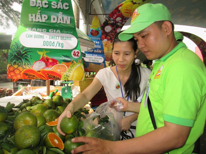 Vua chuối Võ Quan Huy than khó đưa hàng vào siêu thị Việt - Ảnh 1.