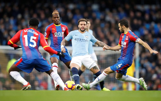 Guardiola nói gì khi Man City tặng quà Noel sớm cho Liverpool? - Ảnh 2.