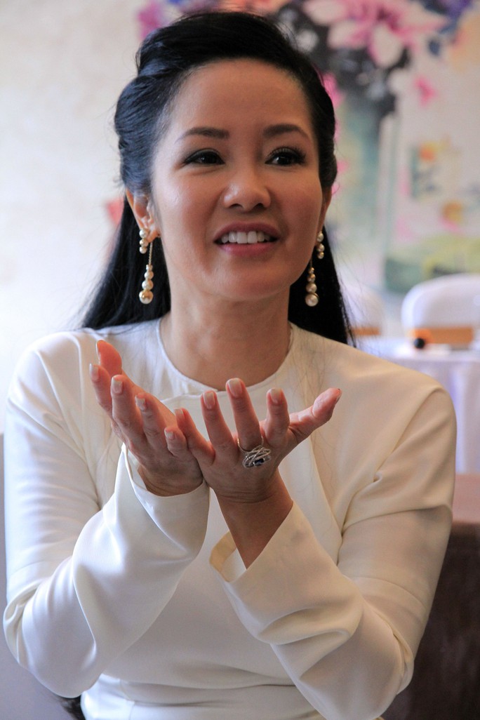 Ca sĩ Hồng Nhung gần như sập nguồn khi ly hôn chồng ngoại quốc - Ảnh 1.
