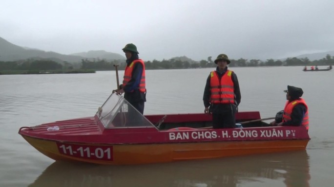 Phú Yên: Một người bị nước lũ nhấn chìm, di dời khẩn cấp hơn 900 người - Ảnh 3.