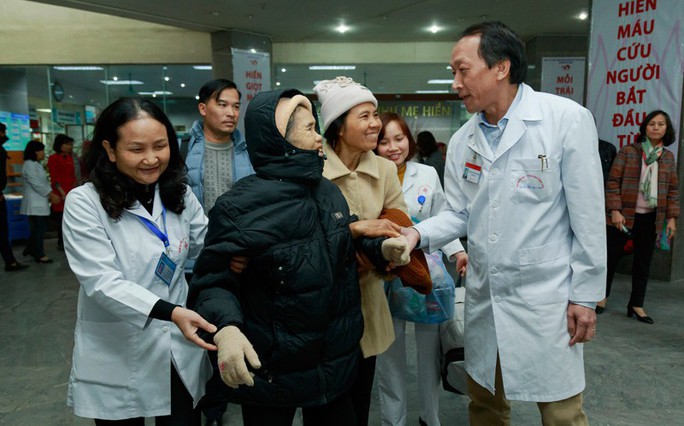 (Xuanonline 29Tet 14.2) Tết Nguyên đán: Bệnh nhân nhận lì xì, ăn miễn phí - Ảnh 15.
