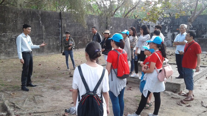 Đầu năm, tấp nập người viếng mộ chị Sáu và tham quan nhà tù Côn Đảo - Ảnh 10.
