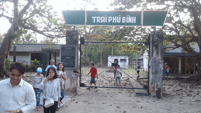 Đầu năm, tấp nập người viếng mộ chị Sáu và tham quan nhà tù Côn Đảo - Ảnh 11.