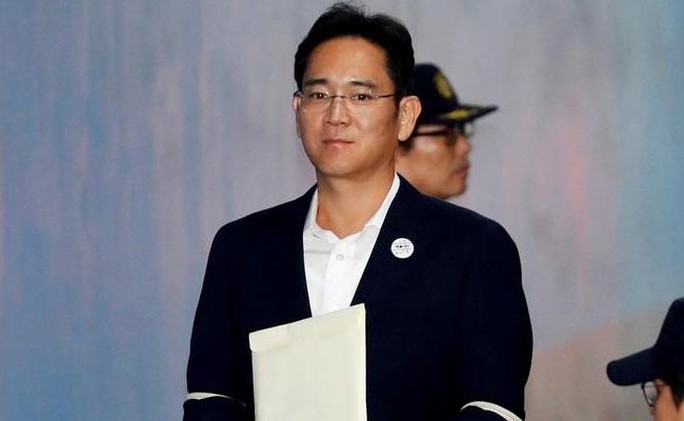Thái tử Samsung bất ngờ được trả tự do - Ảnh 1.