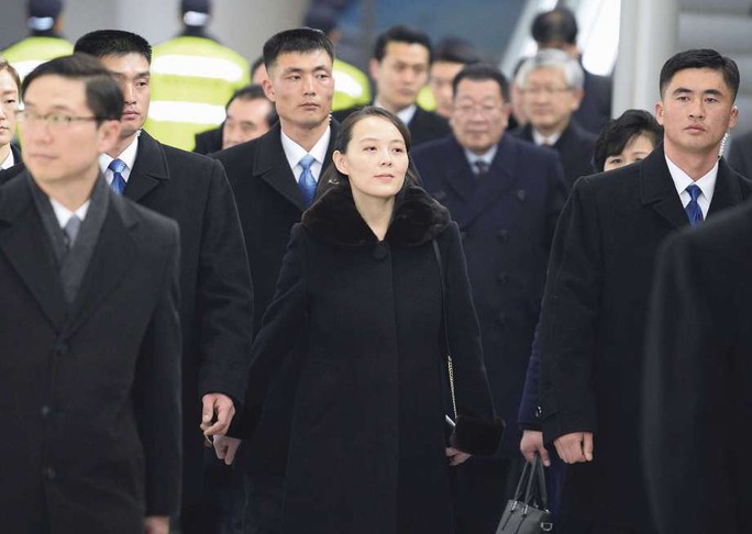Em gái ông Kim Jong-un đến, Hàn Quốc truyền hình trực tiếp - Ảnh 2.