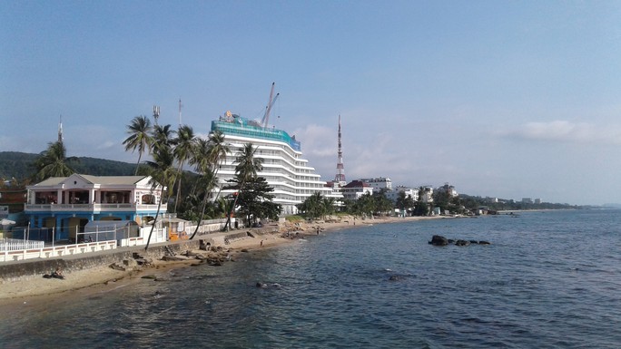 Khách sạn 5 sao ở Phú Quốc “cắt ngọn” hoài không xong - Ảnh 2.