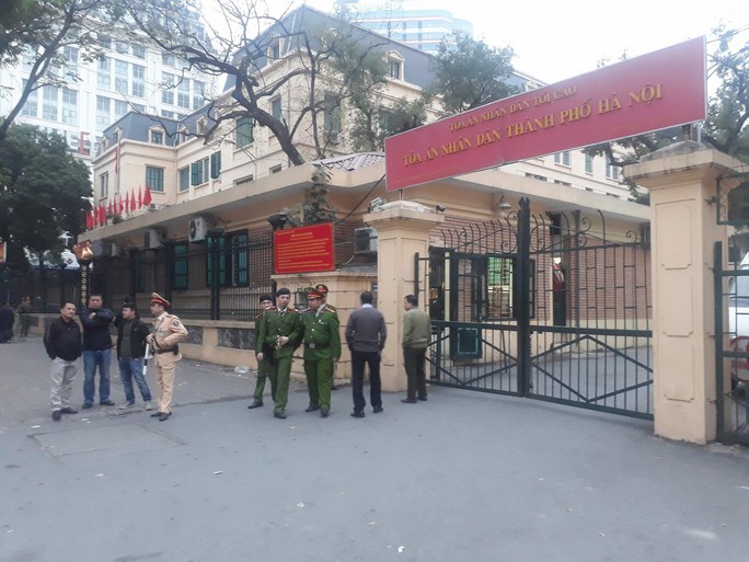 Trịnh Xuân Thanh mặc áo sáng màu, trả lời mạch lạc tại tòa - Ảnh 3.