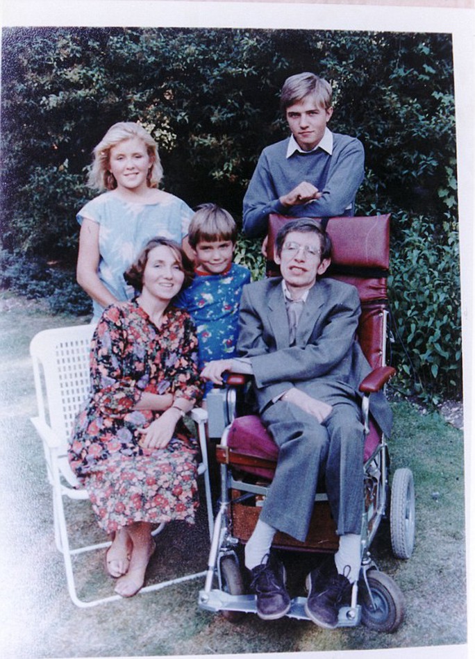 Ông hoàng vật lý vũ trụ Stephen Hawking qua đời - Ảnh 3.