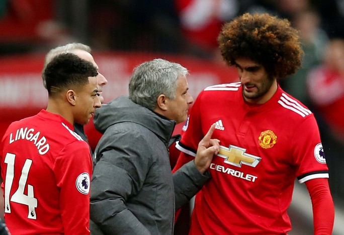 Mourinho đang tự… cưa ghế - Ảnh 1.
