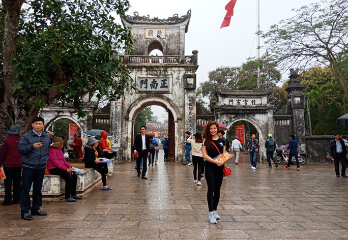 Hàng ngàn người đội mưa hàng giờ xin ấn đền Trần - Ảnh 18.