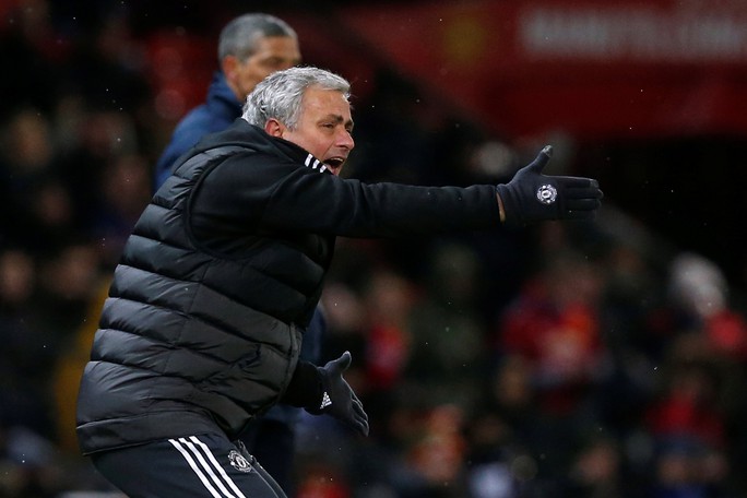 Không phục Mourinho, Luke Shaw có thể sang Chelsea - Ảnh 2.