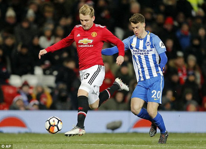Không phục Mourinho, Luke Shaw có thể sang Chelsea - Ảnh 1.