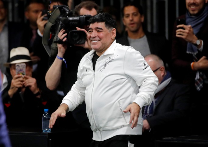 Mourinho dẫn dắt Usaint Bolt đối đầu đội bóng của Maradona - Ảnh 9.