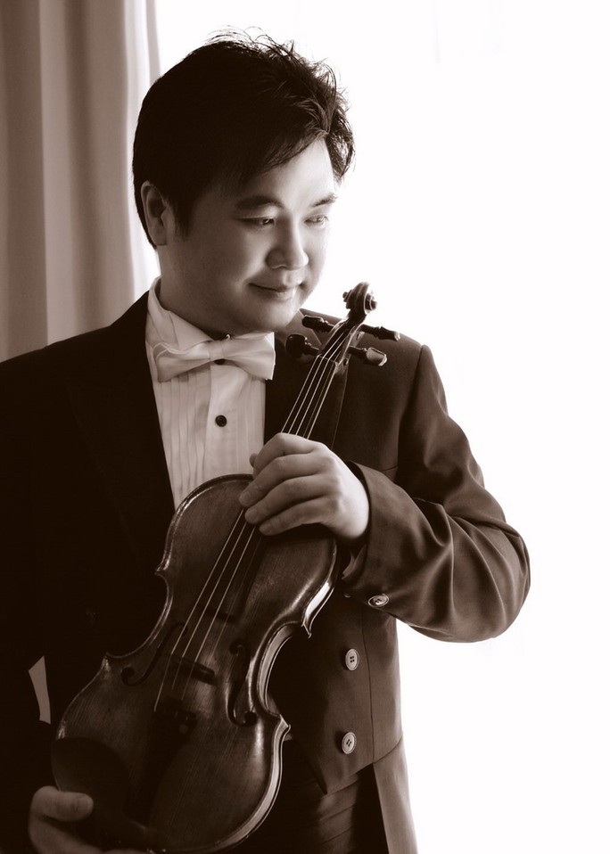Nghệ sĩ violin Trần Hữu Quốc tái ngộ khán giả quê nhà - Ảnh 1.