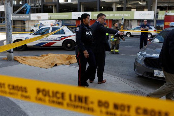 Canada: Xe tải lao vào đám đông, 10 người thiệt mạng - Ảnh 4.