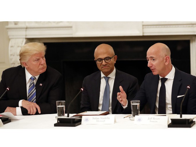 Vì sao ông Trump thích công kích Amazon? - Ảnh 1. Vì sao ông Trump thích công kích Amazon? - Ảnh 1.