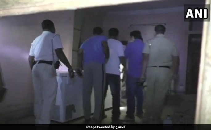 Ấn Độ: Giấu xác mẹ trong tủ đông để lấy tiền hưu trí - Ảnh 1.