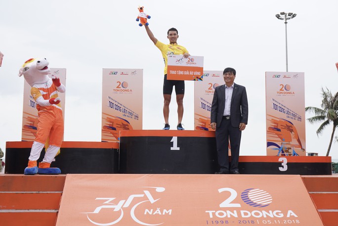 Lạc đường 2 km cuối, Thành Tâm bị giãn khoảng cách Áo vàng - Ảnh 8.