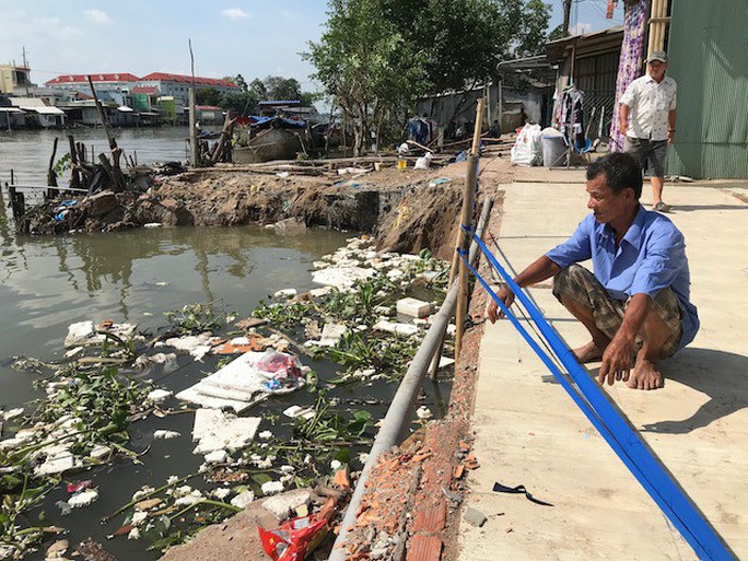 Lại sạt lở bờ sông Ô Môn, 5 căn nhà bị hà bá nuốt chửng - Ảnh 4.