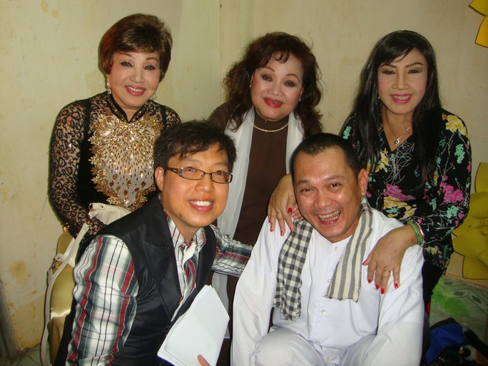 Nghệ sĩ Hồng Nga Viết hồi ký bằng live show - Ảnh 2.