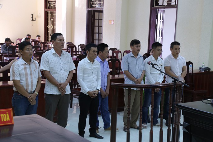 Điều chuyển Bí thư Đảng ủy phường đánh bạc về làm chuyên viên - Ảnh 1.