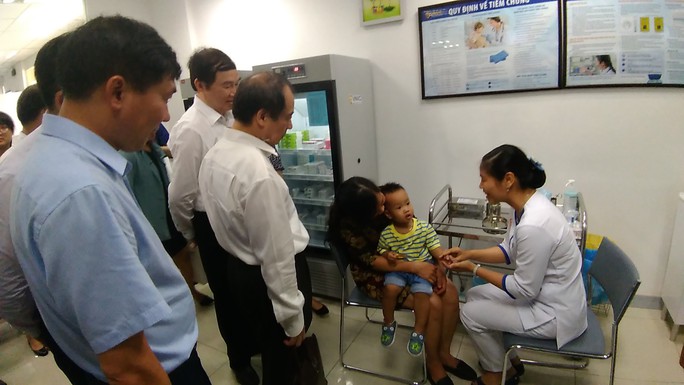 Lầu đầu tiên triển khai 1 mũi vắc-xin tiêm phòng được 6 loại bệnh - Ảnh 1.