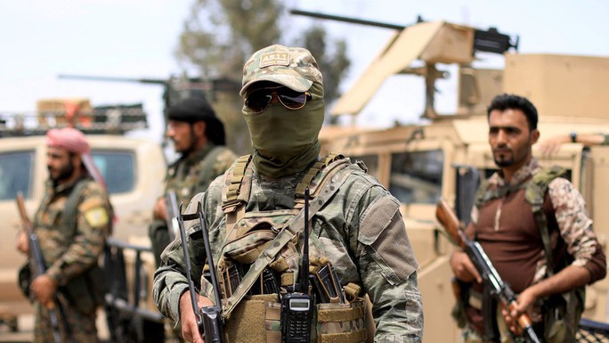 Mỹ “đánh bom căn cứ của lực lượng Syria” - Ảnh 3.