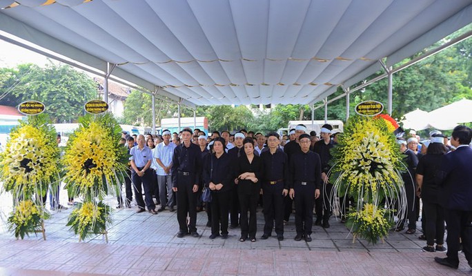 Nguyên Chủ tịch nước Trương Tấn Sang tiễn biệt GS Phan Huy Lê - Ảnh 2.