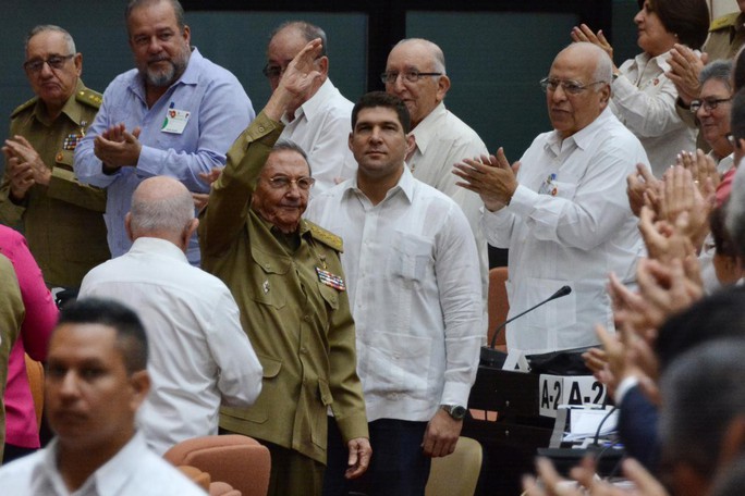 Quốc hội Cuba họp bất thường, ông Raul Castro có chức vụ mới - Ảnh 1.