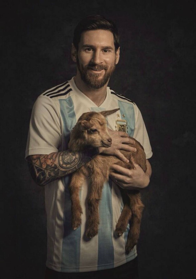 Decoding the image of Messi hugging a goat before the World Cup - Photo 2.