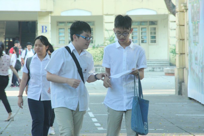 Tuyển sinh lớp 10 tại Hà Nội: Đề thi thiếu đột phá, lọt đề sớm - Ảnh 1.