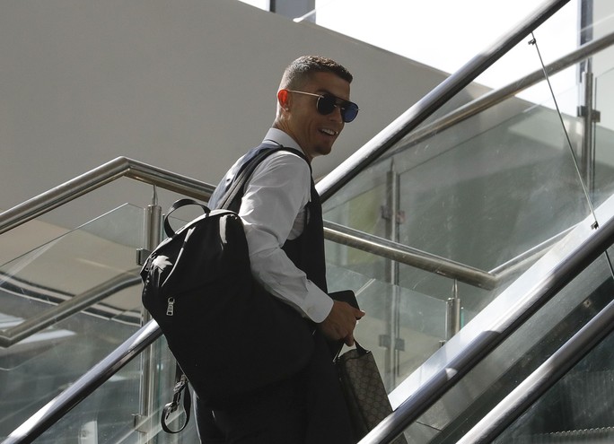 Ronaldo chính thức gia nhập Juventus với giá 105 triệu bảng - Ảnh 1.