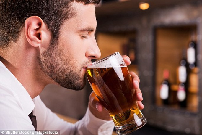 Uống bia vừa phải thực sự thúc đẩy bản lĩnh đàn ông - Ảnh 1.