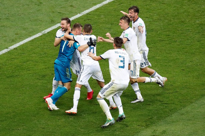 Akinfeev đưa Nga vào tứ kết - Ảnh 1.