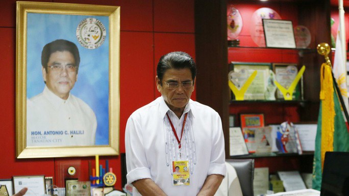 Kẻ bắn chết thị trưởng Philippines không phải người thường  - Ảnh 1.