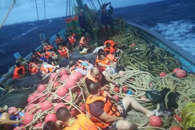 Thái Lan: 3 vụ lật tàu cùng ngày, 40 người thiệt mạng  - Ảnh 3.