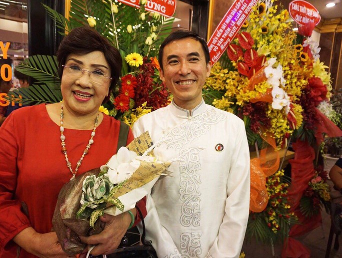 NSND Lệ Thủy: Để âm nhạc truyền thống chết, cải lương sẽ đột tử - Ảnh 1. NSND Lệ Thủy: Để âm nhạc truyền thống chết, cải lương sẽ đột tử - Ảnh 1.