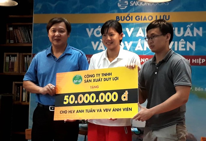 Thầy trò Ánh Viên nhận 300 triệu đồng trước thềm ASIAD - Ảnh 4.